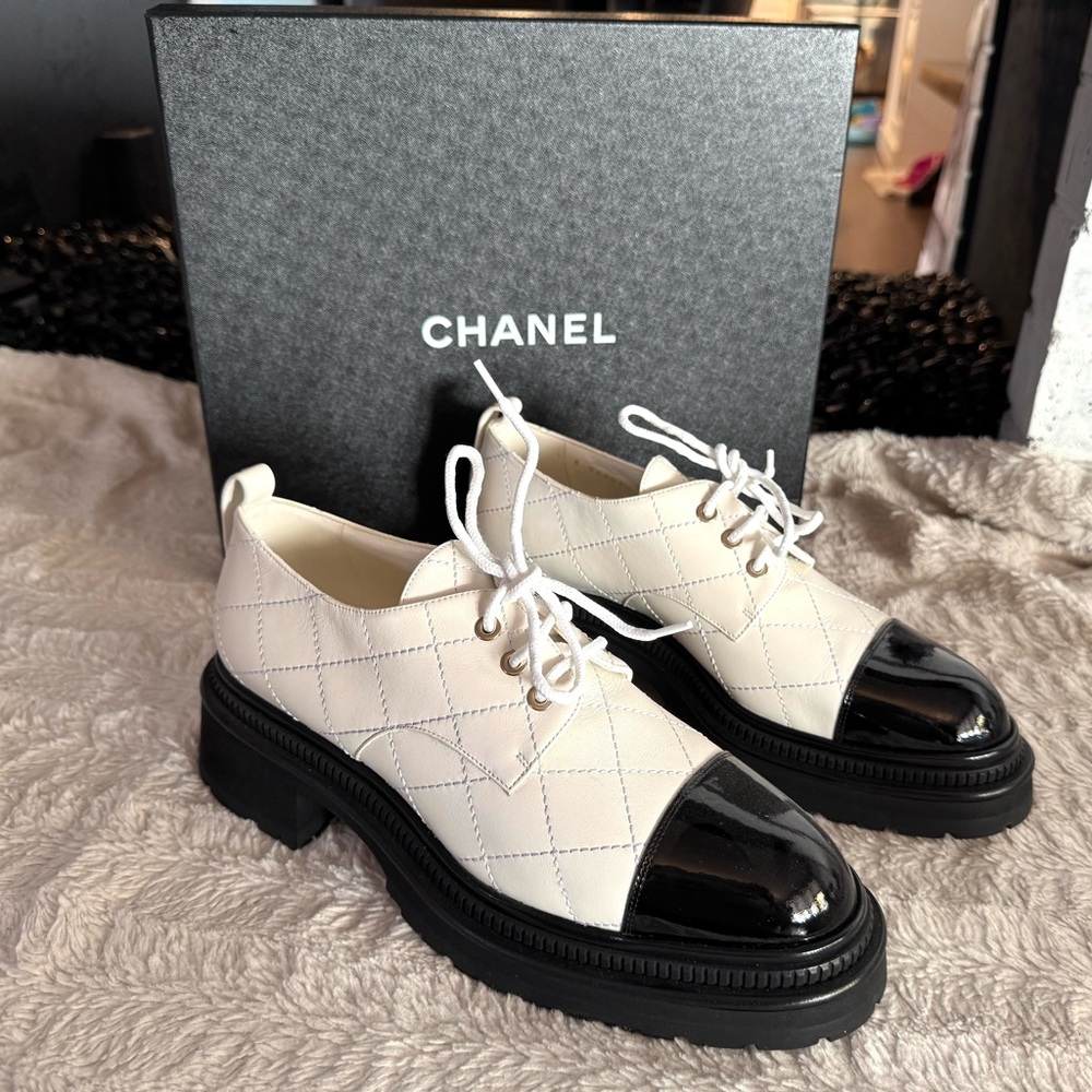 Chanel Lace Up Black and White Leather Oxford Shoes - Picture 2 of 13